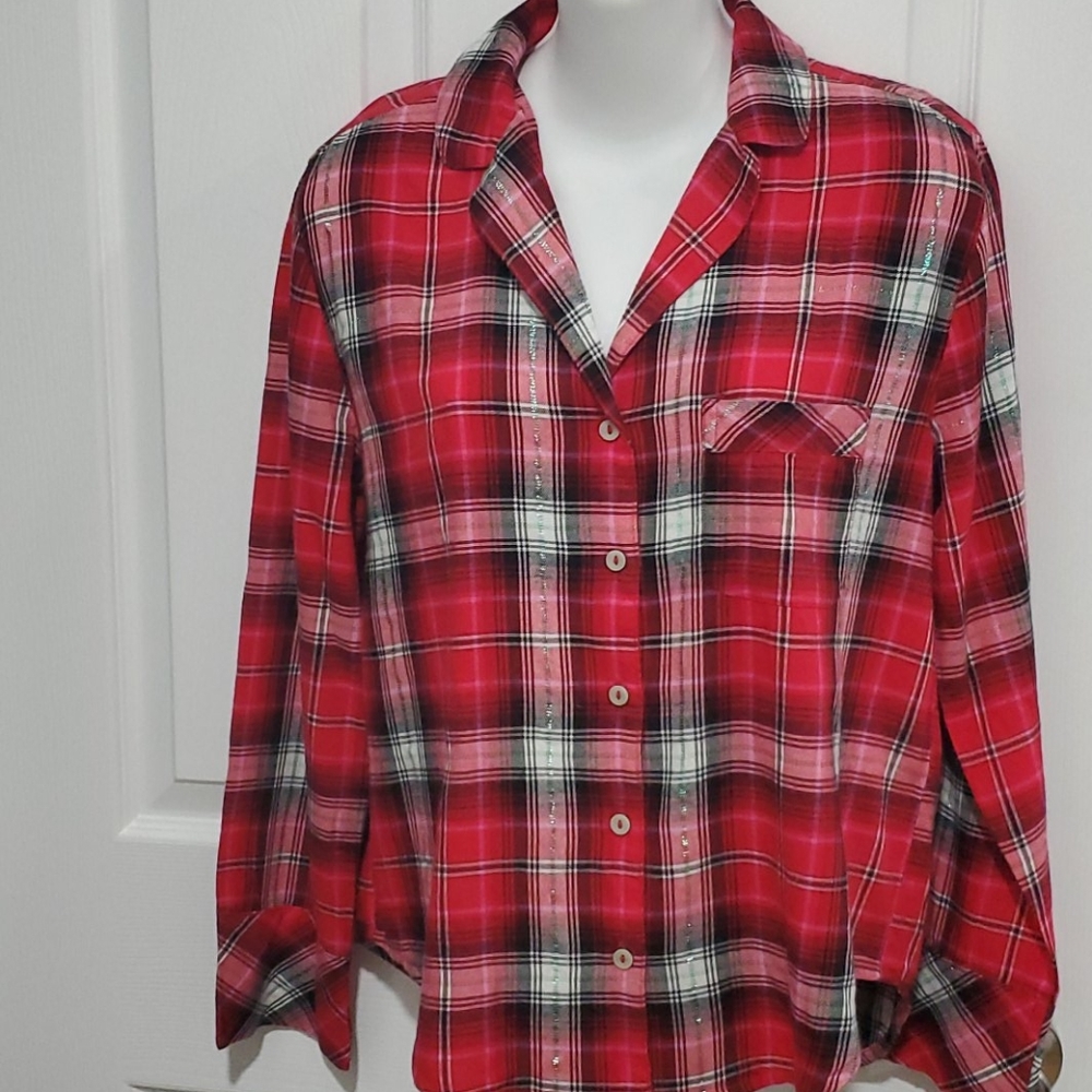 NWT VICTORIA SECRET PLAID BUTTON DOWN PAJAMA TOP (XS)